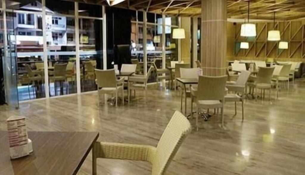 Orchardz Hotel Gajah Mada Pontianak Exterior foto