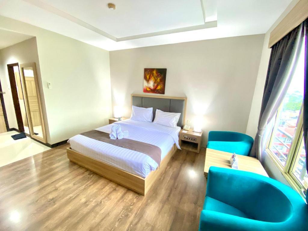 Orchardz Hotel Gajah Mada Pontianak Exterior foto